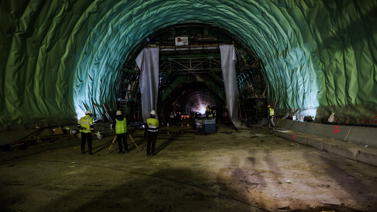 Confined Spaces, Connectivity Gaps: Rethinking Safety Monitoring for Tunnel Construction Crews