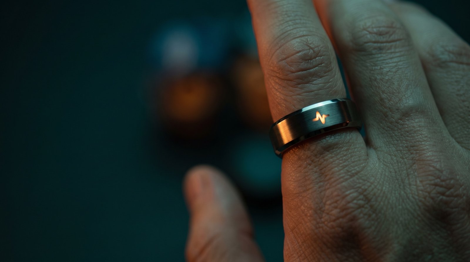 Smart wearable ring monitoring vital signs